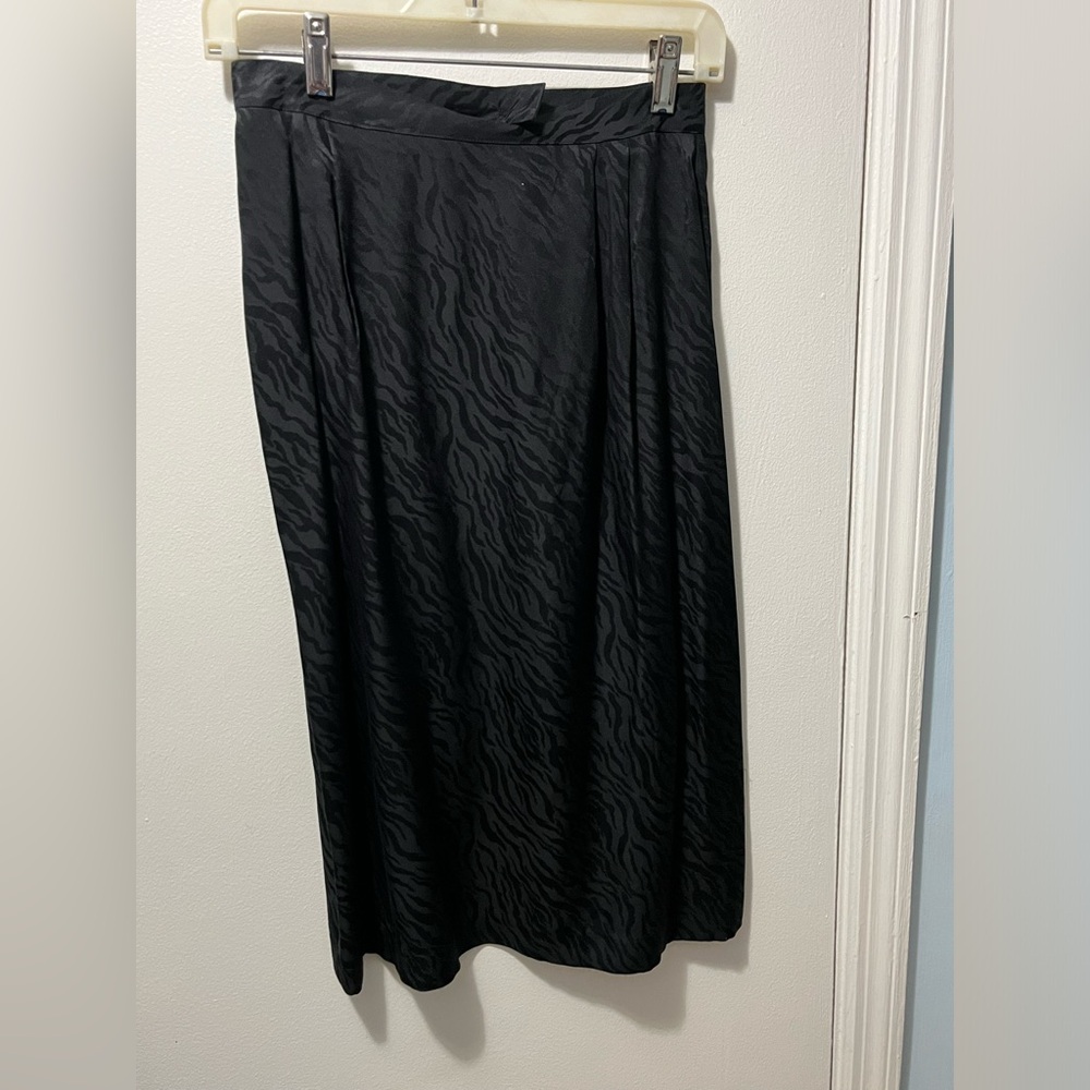 Chic Black Patterned Maxi Skirt
